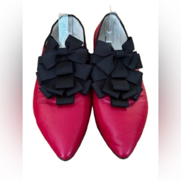 ALL BLACK  100% red lthr ballet flts w blk bow detail SZ 9.5 Regency Bridgerton - Picture 1 of 11